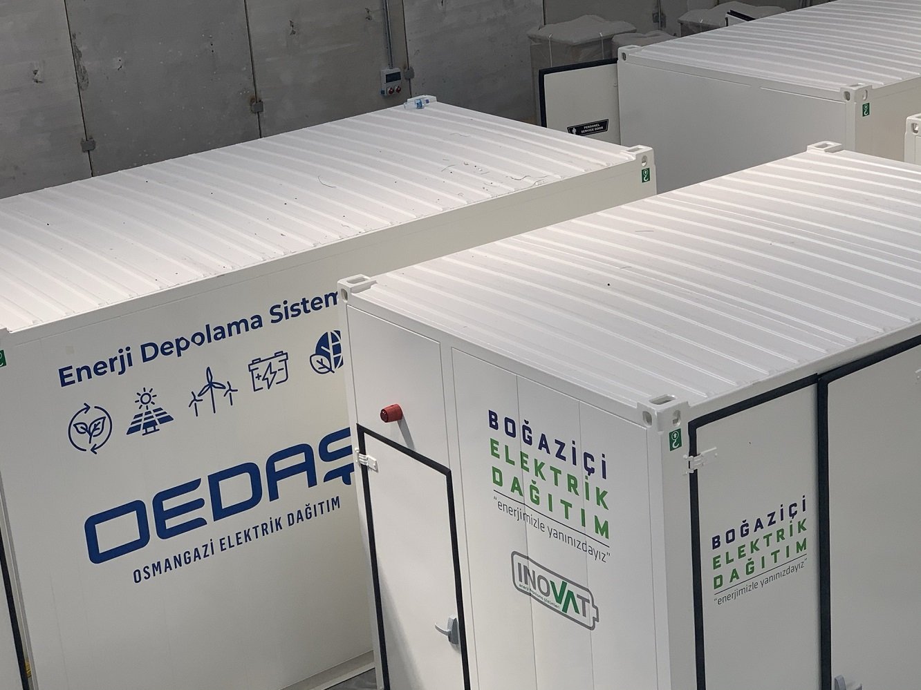 Türkiye, aldığı 200 GW’tan fazla başvuru ile enerji depolama lisansları vermeye başladı.