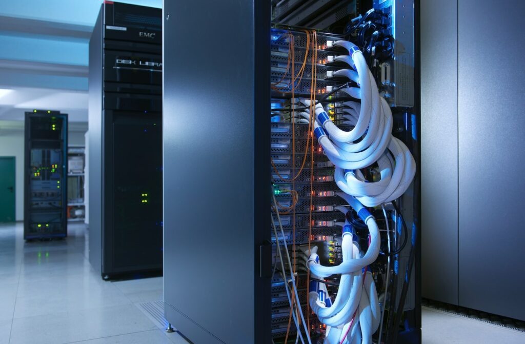 Cloud data center Telekom Deutsche blue energy storage intilion telecommunications network