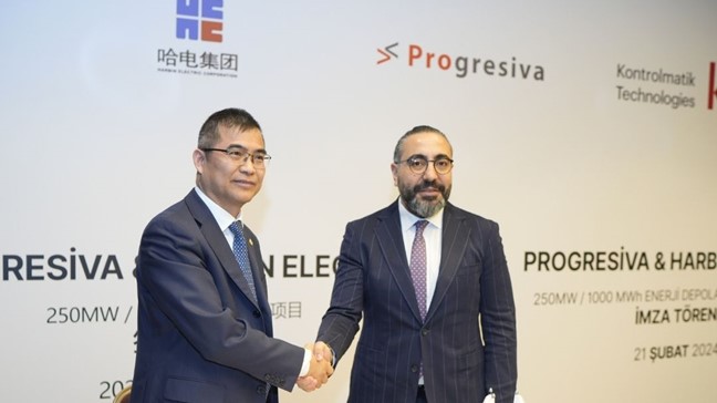 Executives from Kontrolmatik and Harbin Electric shaking hands on the deal in Turkey