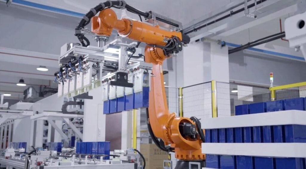 PotisEdge manufactures BESS and all its components (except cells) from its facilities in Suzhou, and soon Georgia, US. Here, battery modules are being sorted and assembled into packs, prior to BESS assembly