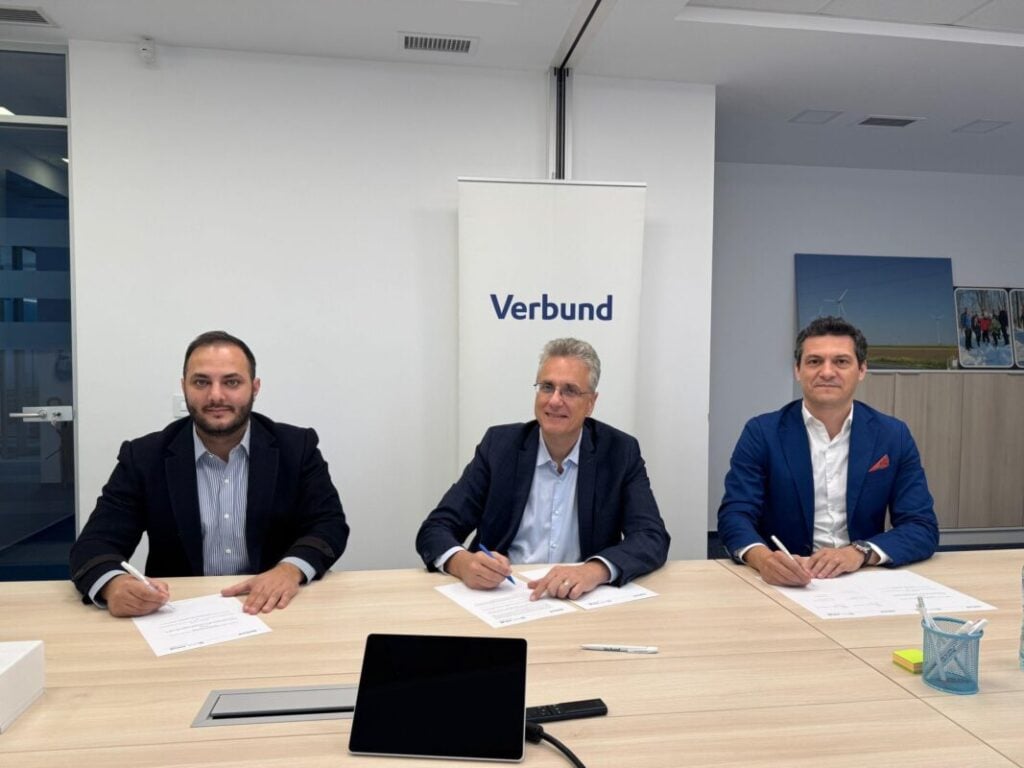 Verbund, Prime Batteries and Enevo executives signing a Romania BESS project deal. From left to right: Vicentiu Ciobanu (CEO Prime Batteries), Adrian Remus Borotea (managing director of Verbund Wind Power Romania) and Cristian Pirvulescu (CEO of Enevo Group).​ Image: Verbund via LinkedIn.  