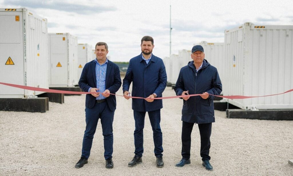 Project stakeholders cutting the ribbon on the BESS in Moldova