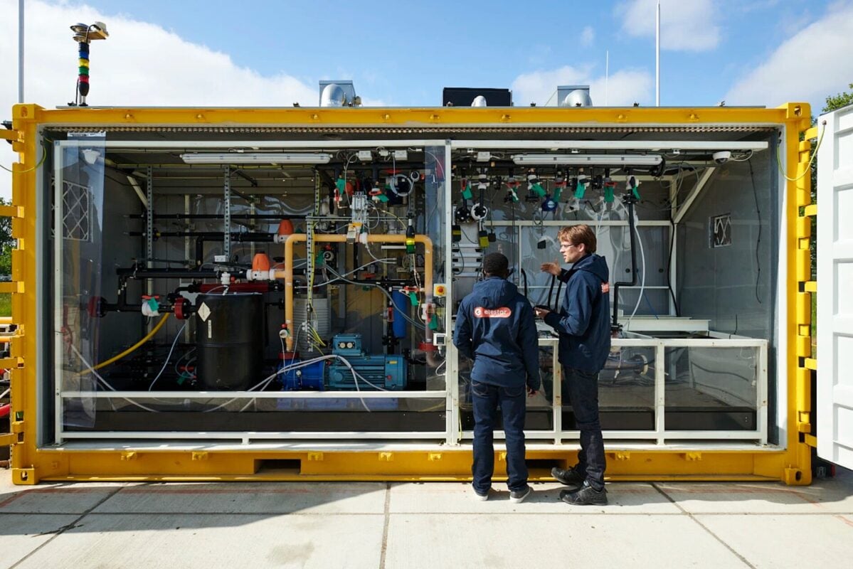 Elestor and Windpark Zeewolde Deploy 20MW Hydrogen-Iron Flow Battery