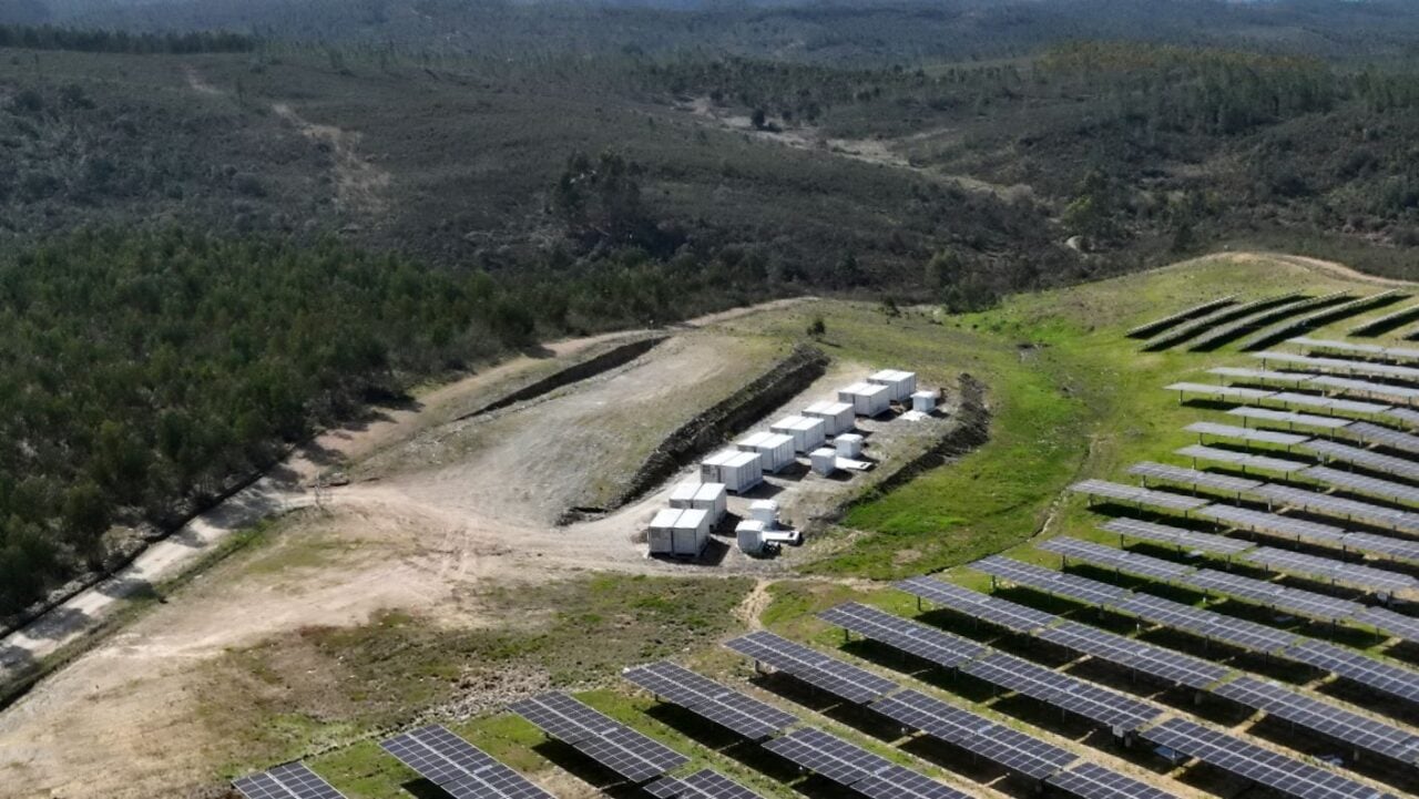Prosalía y EDP hibridan proyectos solares fotovoltaicos/eólicos con baterías en Portugal y España - Artículo de energía solar EXAASOLAR