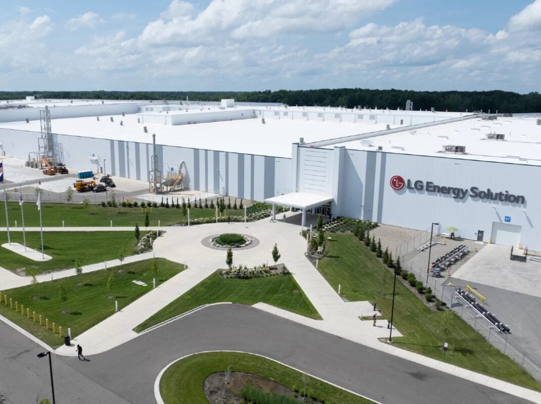 LG Energy Solution inicia en Michigan la producción de celdas LFP y NMC para baterías
