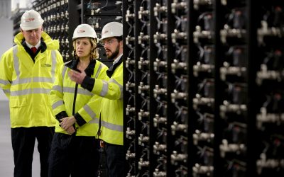 Former UK energy minister Amber Rudd (centre), on a 2015 visit to the country's first large-scale battery project, which connected to the grid as a demonstration project in 2014.