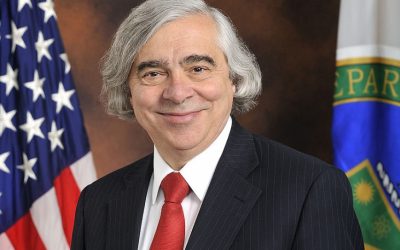 819px-Moniz_official_portrait_standing_750_938_cropped