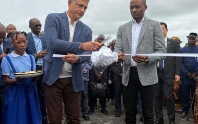 Angola Minister of Energy and Water, João Baptista Borges (left) cuts the ribbon at Cazombo Photovoltaic Park. Image: Ministry of Energy and Water (MINEA).