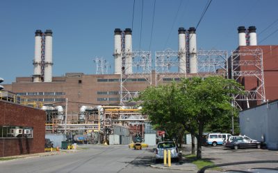 Astoria Generating Station. New York's largest single peaker plant site has an important legacy with a dark side. It's also among the first to have a committed plan to replace some of its capacity with batteries, by owner Eastern Generation.  Image: wikimedia user tim1337