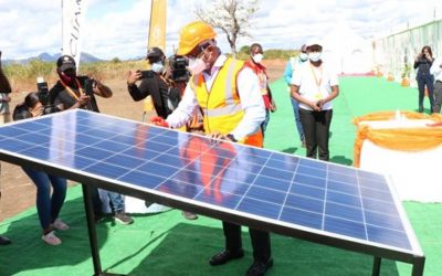 Republic of Mozambique’s Minister of Mineral Resources and Energy Ernesto Max Tonela ceremonially laid the first PV module in June. Image: EDM.