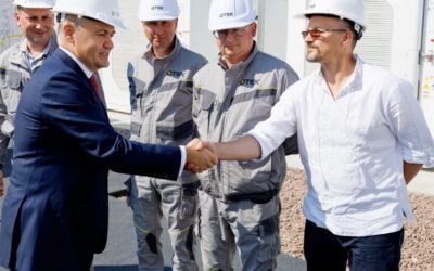 DTEK CEO Maksym Timchenko greets workers at the inauguration of Ukraine's largest BESS project comprising 200MW/400MWh delivered across six strategic locations by Fluence. Image: DTEK