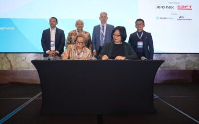 Tetchi Capellan (seated, left) signs a strategic partnership agreement between Future Energy Storage and System Integration Alliance (FESSIA), The Philippine Solar and Storage Energy Alliance, and The Asian Photovoltaic Industry Association (APVIA) at Energy Storage Summit Asia 2025. Image: Solar Media.