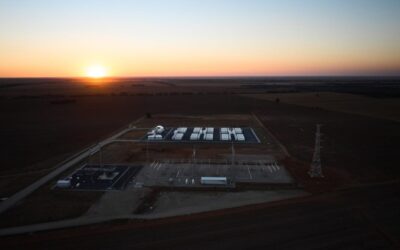 The Koorangie BESS (pictured) features 100 Tesla Megapack units equipped with grid-forming inverters. Image: Edify Energy.