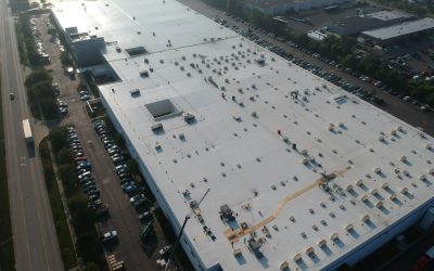 Work underway installing the microgrid's solar array on the roof of G&W Electric's HQ in Bolingbrook, Illinois, US. Image: G&W Electric.