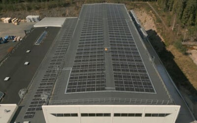 Solar PV panels on the roof of Hydro's facility. Image: Norsk Hydro.