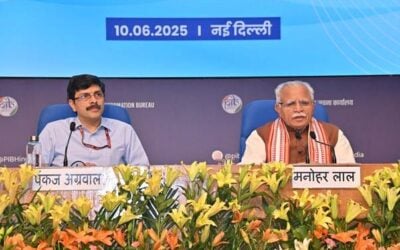 Minister of Power Manohar Lal (right), at the press conference yesterday. Image: Press Information Bureau.
