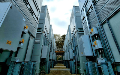 Invinity's vanadium flow battery tech at the site, where a 50MWh lithium-ion battery storage system has been in operation for a few months already. Image: Invinity Energy Systems.