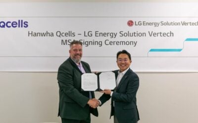 Jaehong Park, LG ES Vertech CEO and president (right) and Chris Holdrick, CEO of Qcells EPC at last week's signing ceremony. Image: LG Energy Solution Vertech