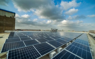 Industrial rooftop solar installation in Karachi, Pakistan. Image: wikimedia user Crosji used under CC Attribution-Share Alike 4.0 International.