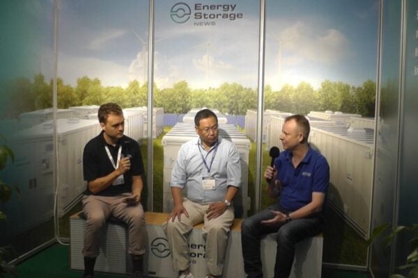 Rept's head of overseas business Andy Tang (centre) and global head of delivery Simon Wardell (right). Image: Solar Media.