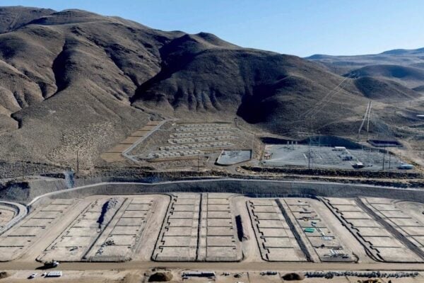 The facility will feature 256 Tesla Megapack units, which utilise lithium iron phosphate (LFP) battery cells, organised into 16 clusters, each containing 16 units. Image: