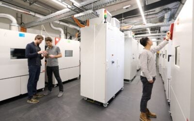 Workers at a TWAICE battery laboratory facility. Image: TWAICE.