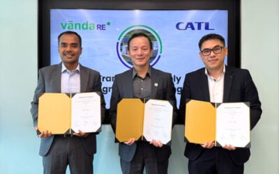 Vanda RE and CATL representatives celebrate the agreement's signing. Image: Vanda RE.