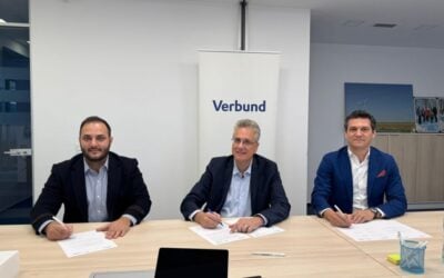 Verbund, Prime Batteries and Enevo executives signing a Romania BESS project deal. From left to right: Vicentiu Ciobanu (CEO Prime Batteries), Adrian Remus Borotea (managing director of Verbund Wind Power Romania) and Cristian Pirvulescu (CEO of Enevo Group).​ Image: Verbund via LinkedIn.