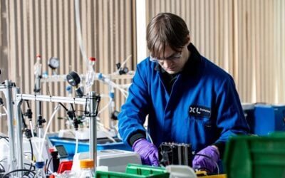 Work in the XL Batteries laboratories. Image: XL Batteries.