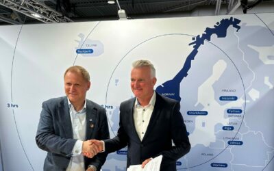 Morrow CEO Lars Christian Bacher (left) with Nordic Batteries counterpart Jarle Gjøsæther. Image: Morrow.