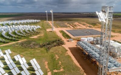 Aerial view of heliostats, solar PV array and thermal hydro energy storage equipment at RayGen's existing project in Carwarp, Victoria. Image: RayGen