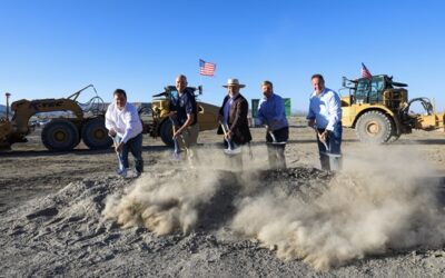 Groundbreaking at Green River in Emery County, with (left to right): Sundt Renewables president Tom Dodson, Utah governor Spencer Cox, rPlus president Luigi Resta, Christian Gardner, CEO of financial backer Gardner Group and Pacificorp VP of planning and acquisitions Thomas Burns. Image: rPlus Energies