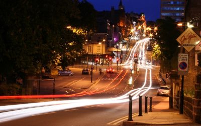 traffic-lights-at-night-in-a-city-pv