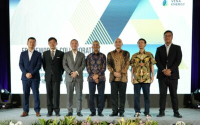 Representatives of the companies as the agreements were signed, standing with Indonesia Coordinating Ministry for Maritime and Investment Affairs Deputy for Infrastructure and Transportation Coordination,  Rachmat Kaimuddin (third from left). Image: Vena Energy